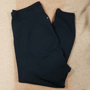 🤰🏻 Old Navy Maternity Elevate 7/8 Pocket Leggings